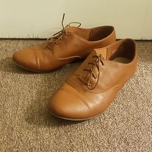 Brown shoes.